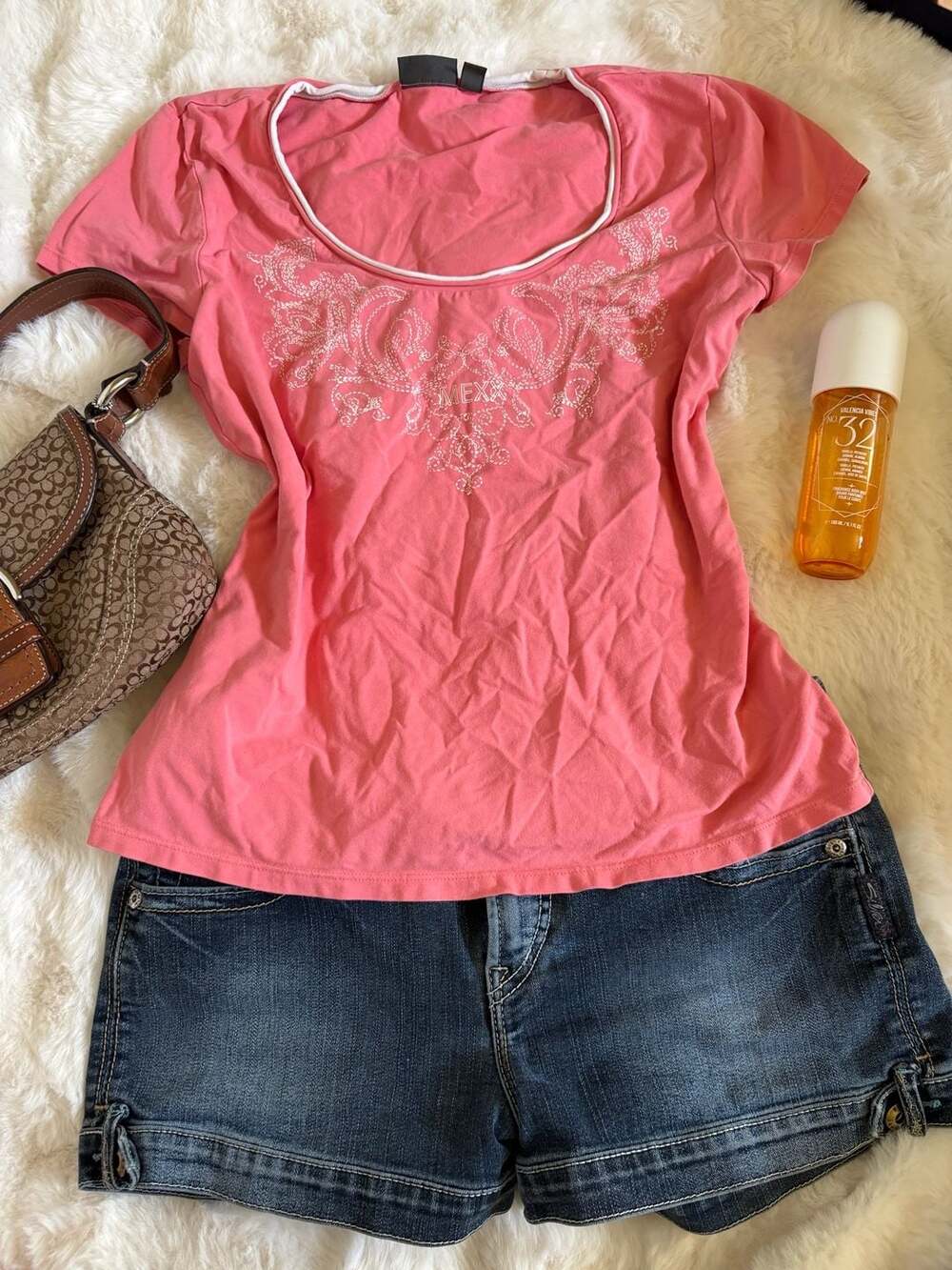 Mexx Graphic Tee Size M Pink Short Sleeve Scoop Neck Embroidered Y2K